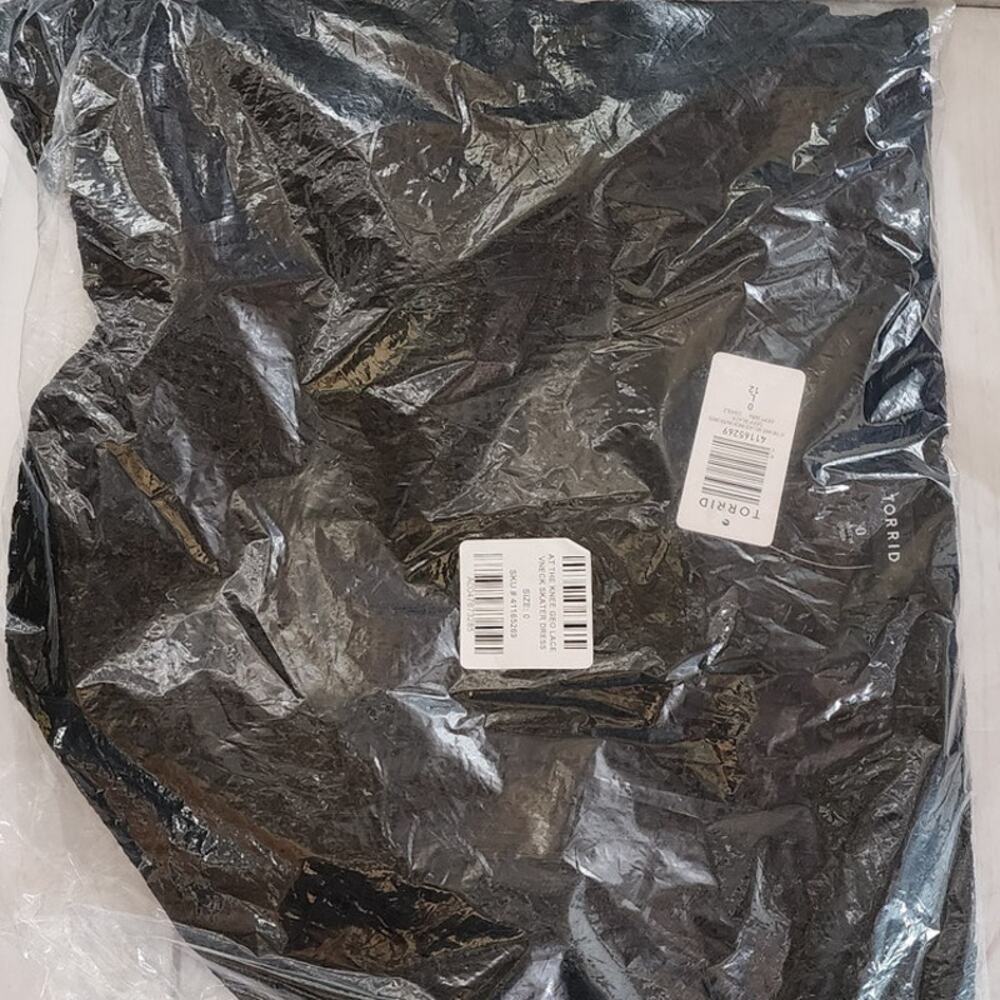 NWT Torrid At The Knee Geo Lace V-Neck Pockets Skater Dress Plus Size: 0X (12) - Picture 4 of 4